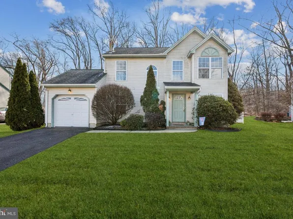 48 Vincent Dr, Burlington, NJ 08016