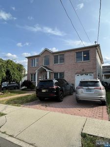 223 Pandolfi Ave, Secaucus, NJ, 07094