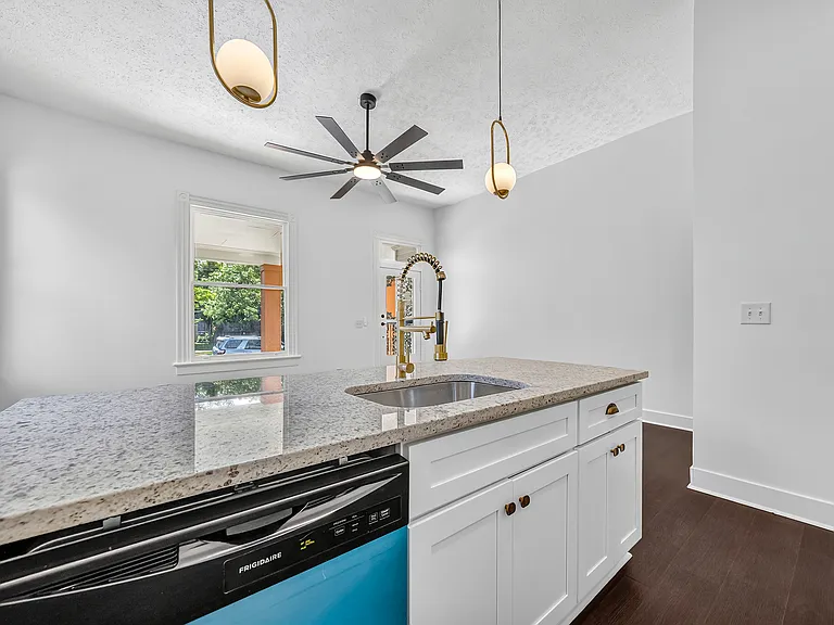 2806 Beacon Ave #B — Photo 11