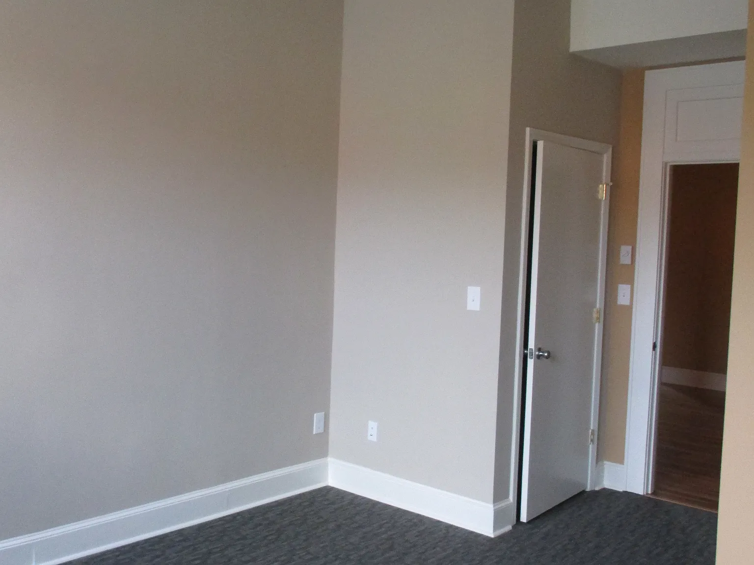 2 bed, 900 sqft, $700 — Photo 3