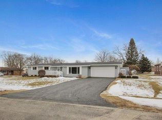 344 W Shaffer St, Dakota, IL 61018