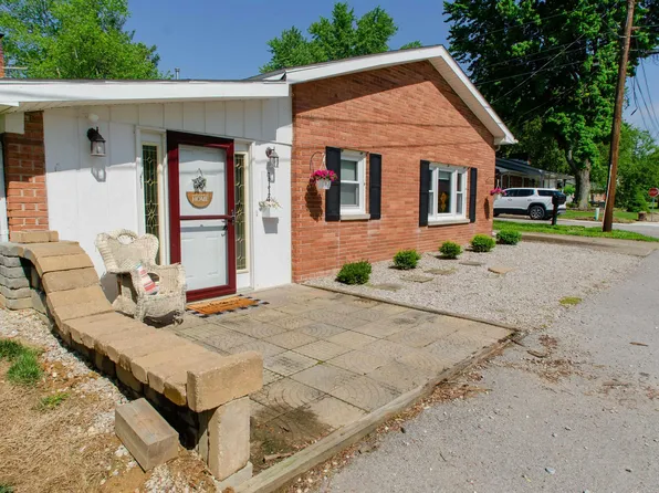 1114 N 2nd St, Boonville, IN 47601