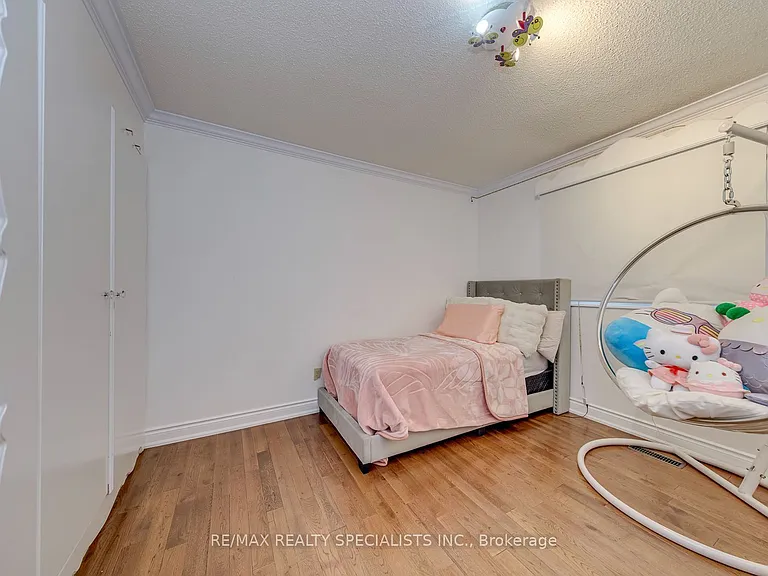 1499 Ravensmoor Cres — Photo 37