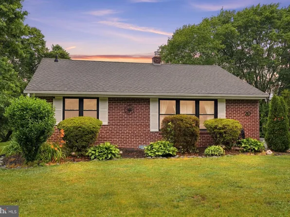 20 Poplar Rd, Ringoes, NJ 08551