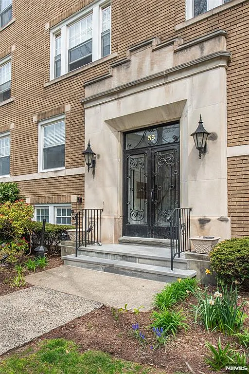 55 Park Ave photo 1
