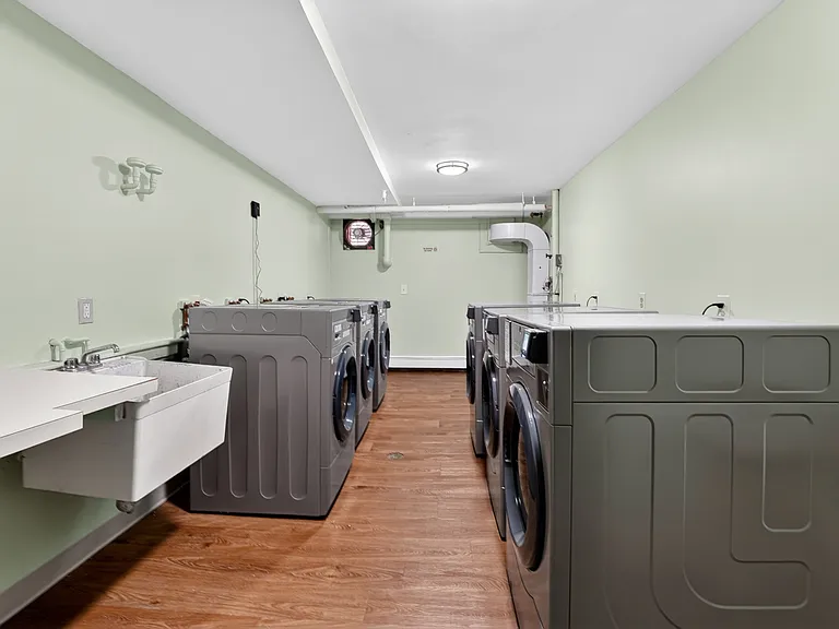 Taurus Apartments — Photo 31