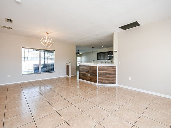 5th image of 768 Pelican Ct