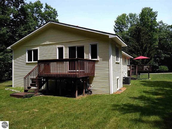 2nd image of 4379 Westridge Dr