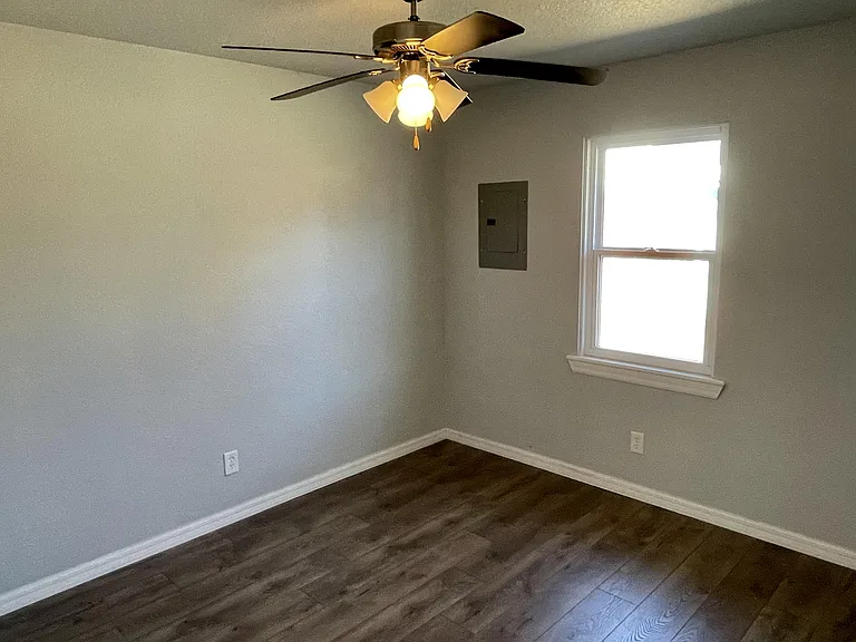 121 Julie Dr — Photo 11