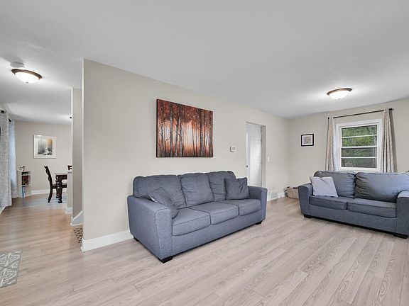 5th image of 313 107th Ave NE