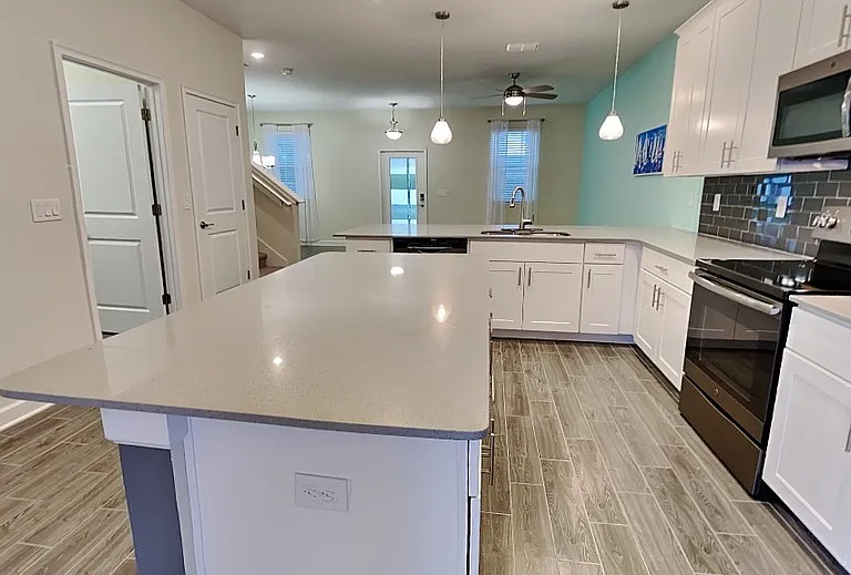 11713 Fiction Ave — Photo 4