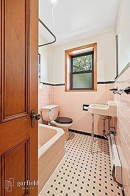 4th image of 462 8th St #3