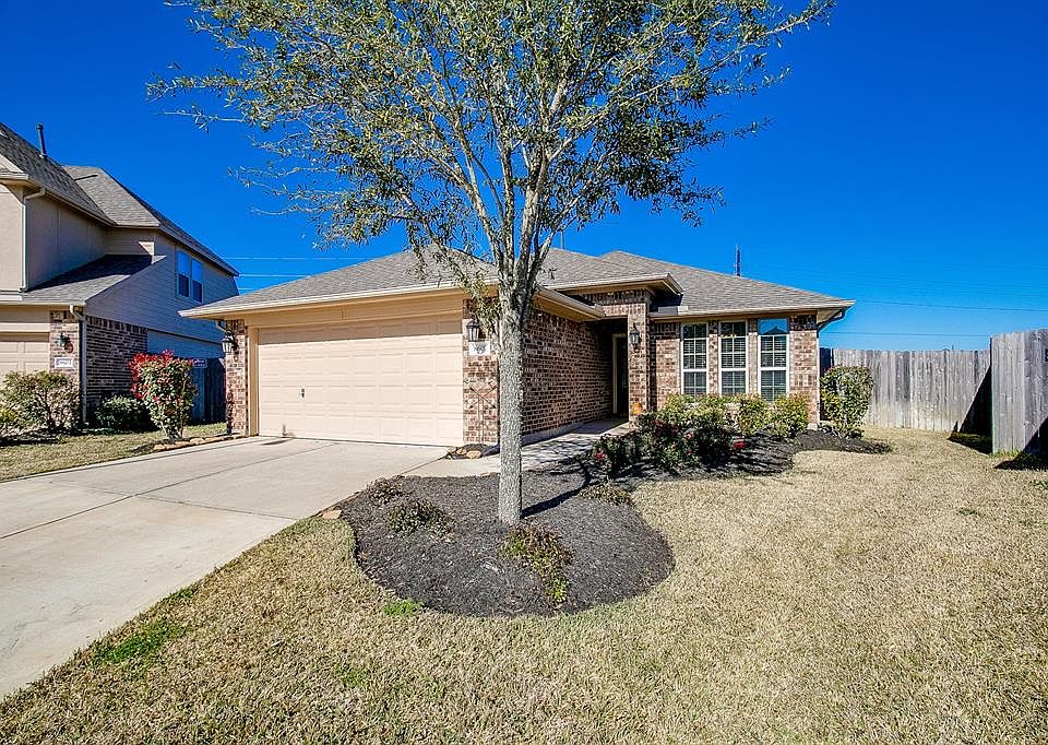 1st image of 8607 Sentosa Woods Ct