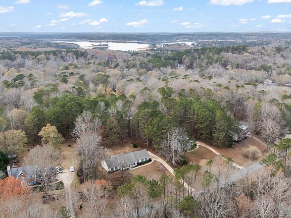 2nd image of 113 Colonial Ct #100