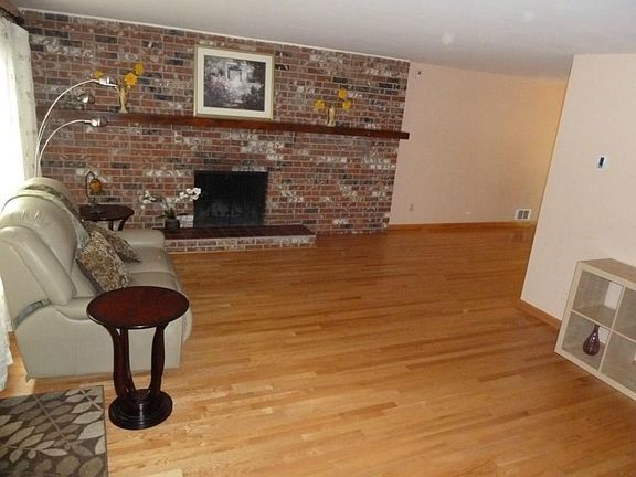 4th image of 13739 35th Ave NE #1