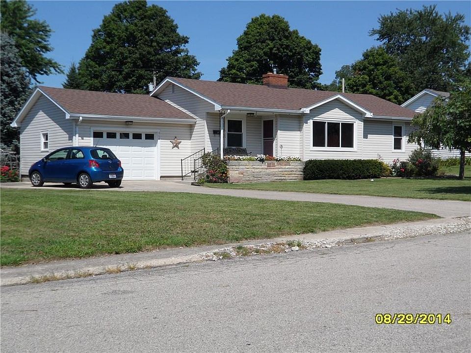 1st image of 868 Crescent Dr