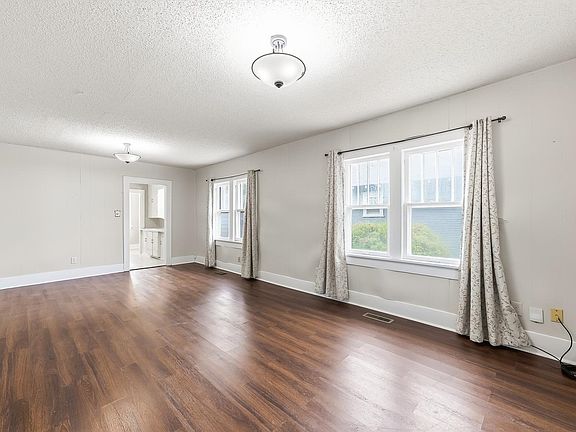 5th image of 1130 S Pattie St