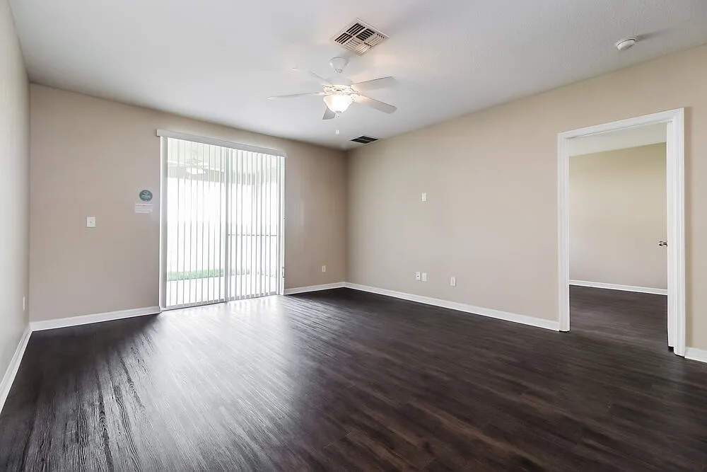 3 bed, 2.0 bath, 1553 sqft, $2,015 — Photo 3