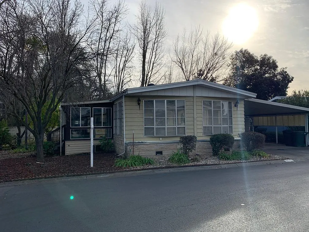 26 Lora Way photo 1