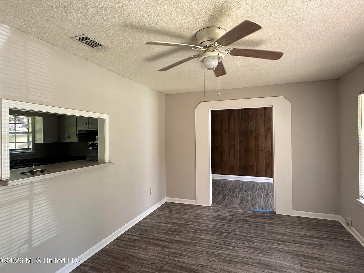 3 bed, 1.5 bath, 1350 sqft, $1,350 — Photo 3