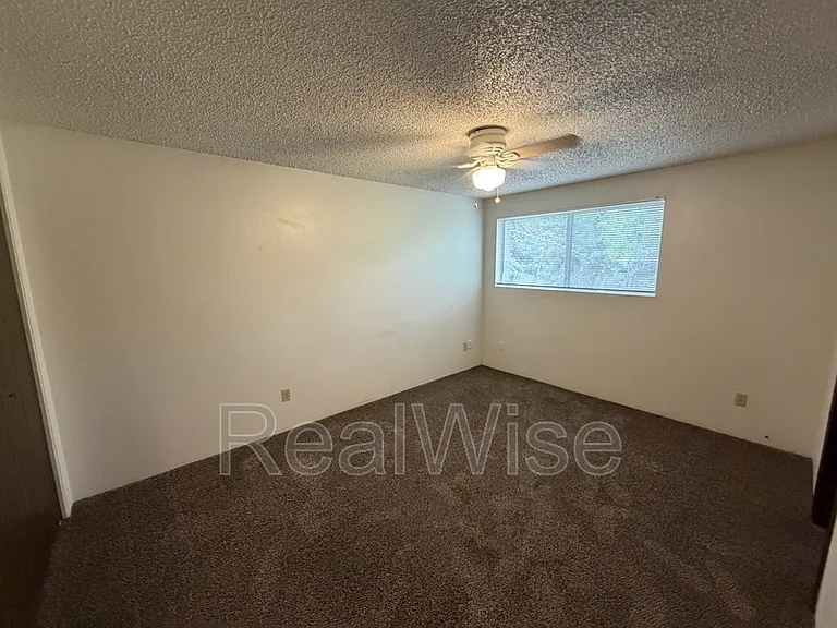 1223 NW Highland Ave #B — Photo 18