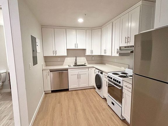 4th image of 3810 31st St #106