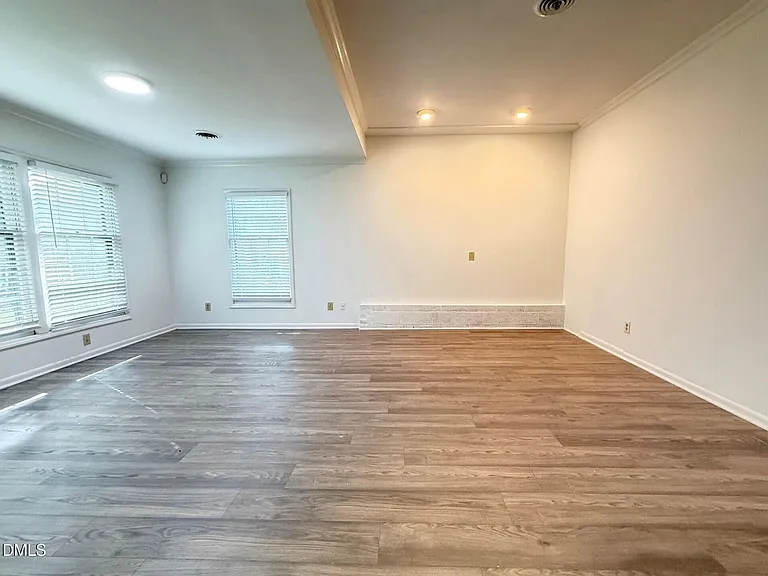 1421A Lynn Rd — Photo 4
