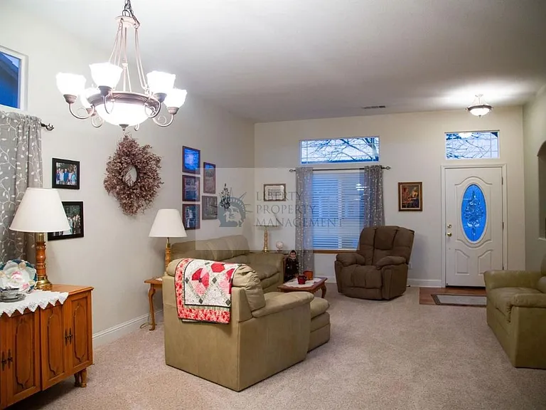 1163 Bailey Dr — Photo 7