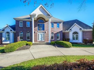 5731 Canyon View Dr, Painesville, OH