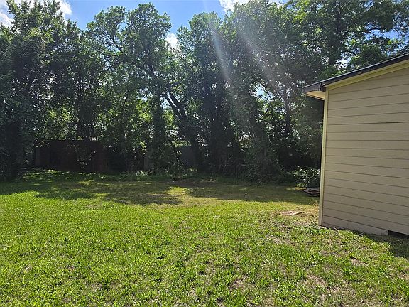 2nd image of 3519 Parnell St