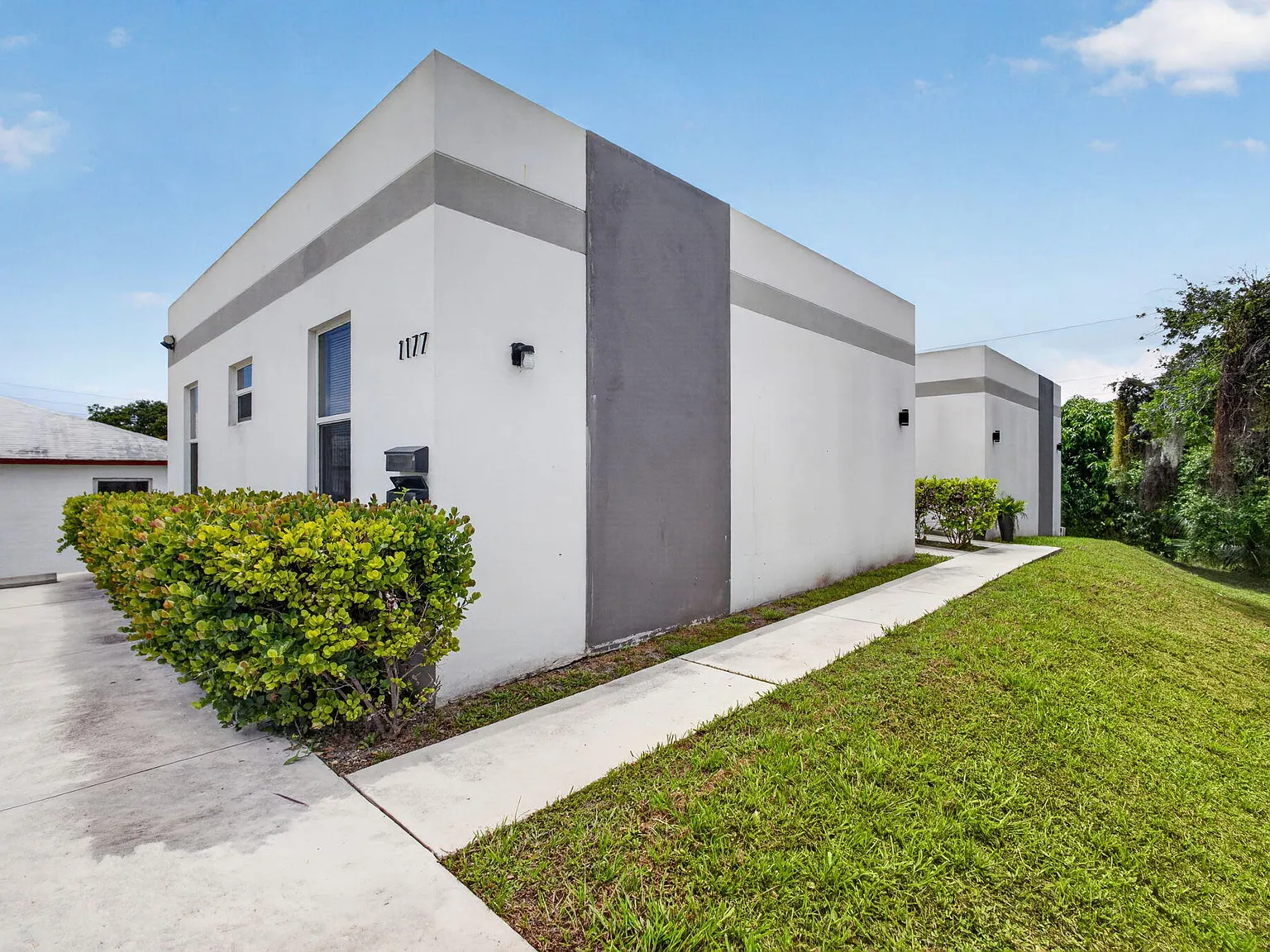 2 bed, 1.0 bath, 836 sqft, $1,900 — Photo 3