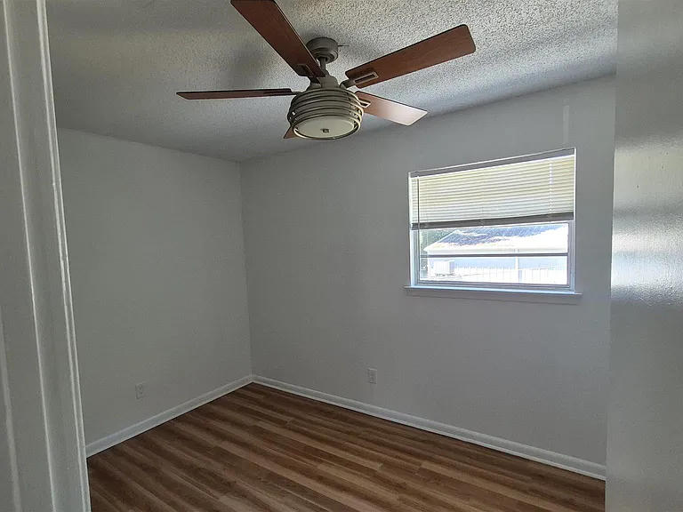 852 Garnet St — Photo 7