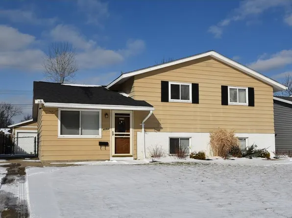 4263 Holl Rd, Sheffield Lake, OH 44054