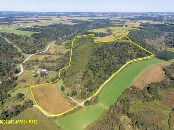 2652 Golden Ridge Rd, Dorchester, IA 52140