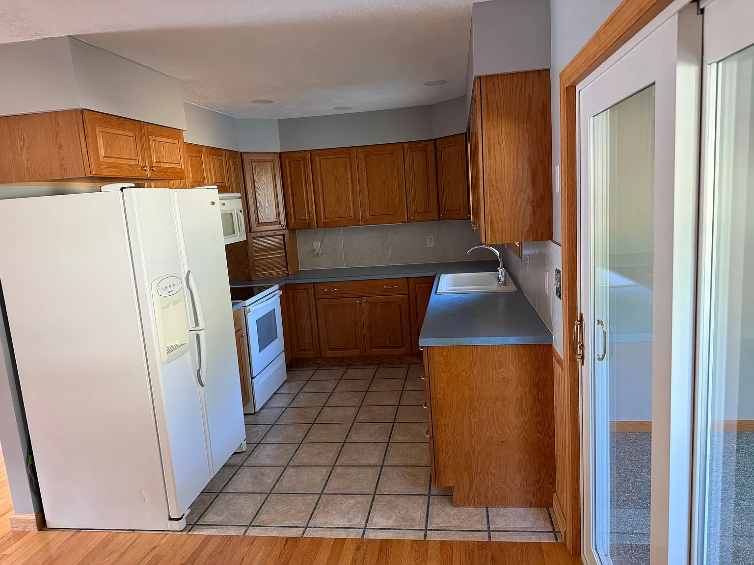 2 bed, 1300 sqft, $1,500 — Photo 3