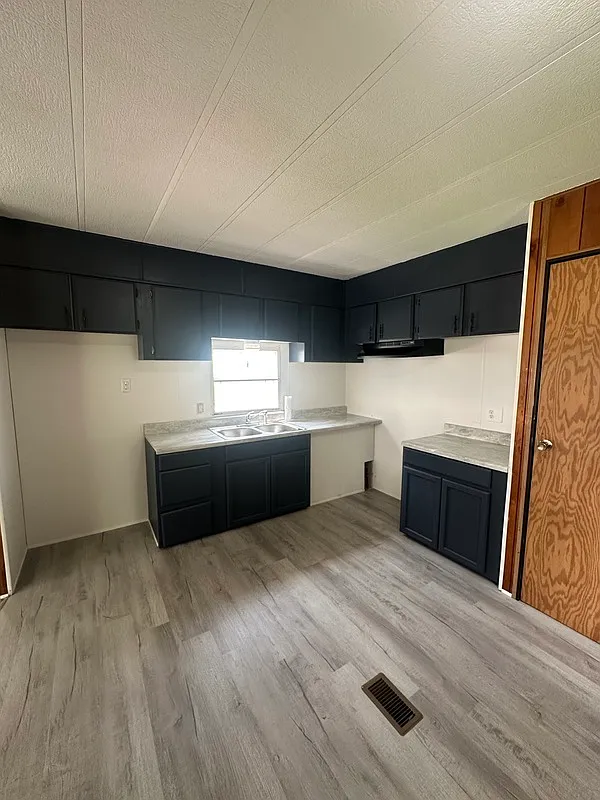 2 bed, 1.0 bath, 800 sqft, $800 — Photo 3