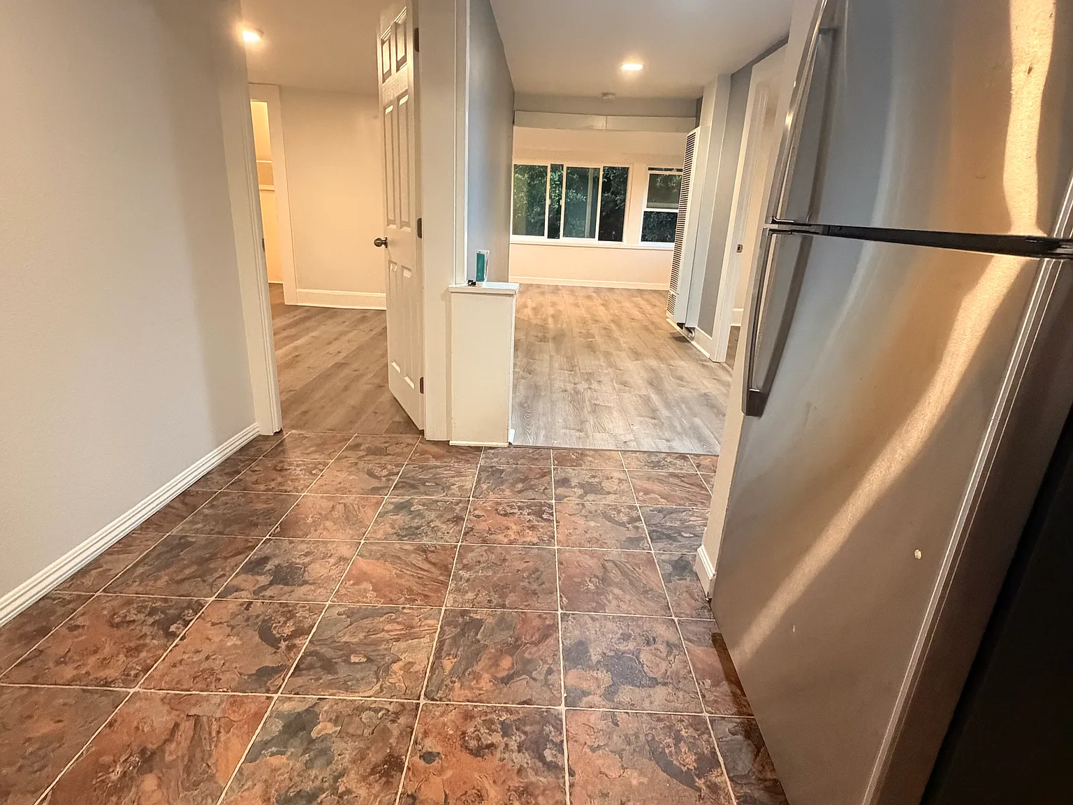 2 bed, 900 sqft, $2,700 — Photo 4