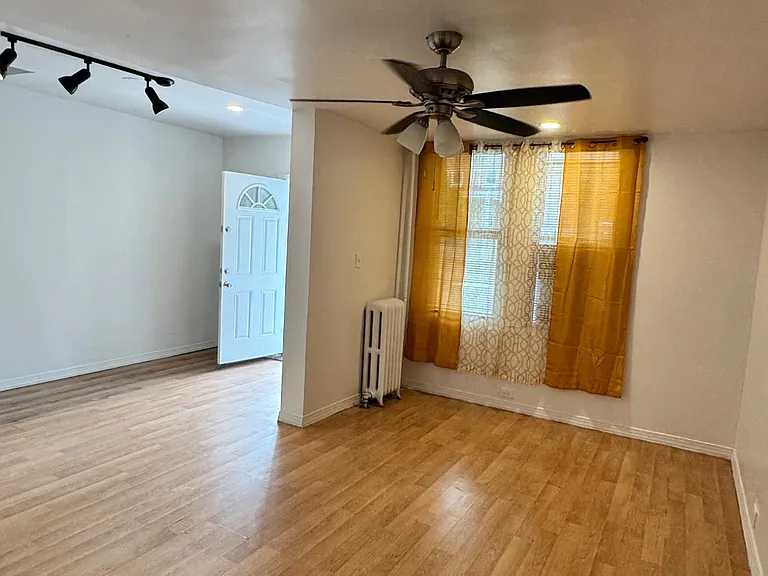 2213 Bryant Ave — Photo 2