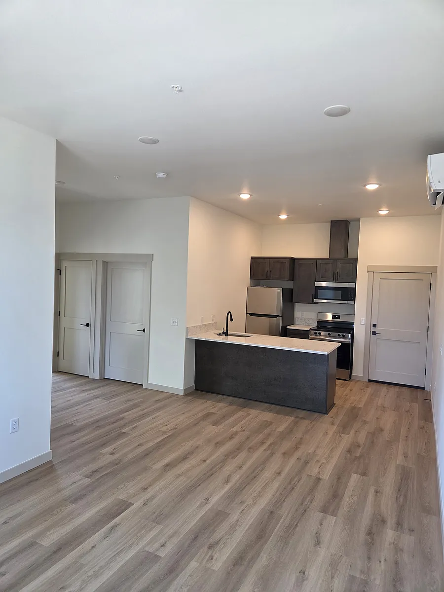 Building Photo - 120 E St #302