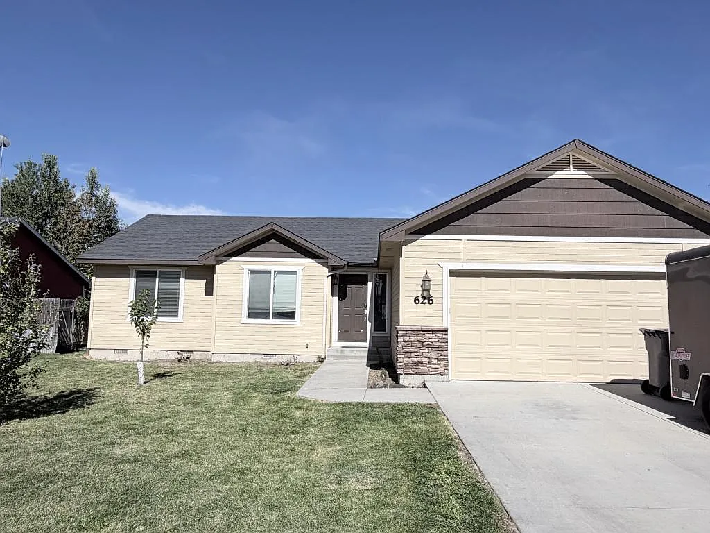 626 Prince Ave — Photo 2