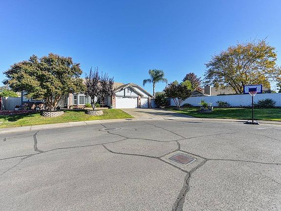 3rd image of 605 Bronte Ct