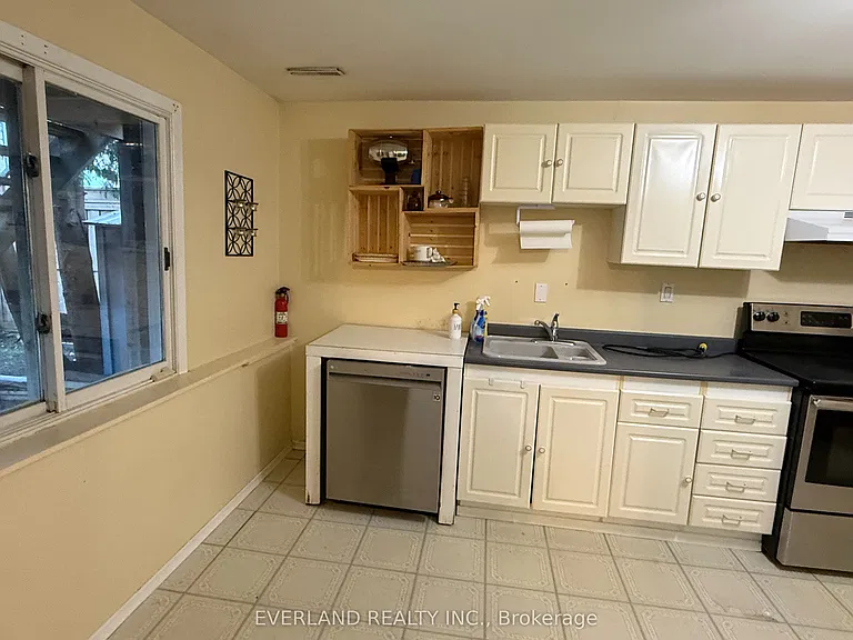 156 Bristol Rd #BASEMENT — Photo 4