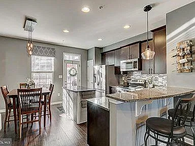 4513 Foster Ave — Photo 2