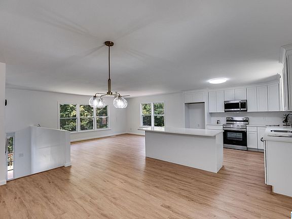 4th image of 820 Boozer Rd