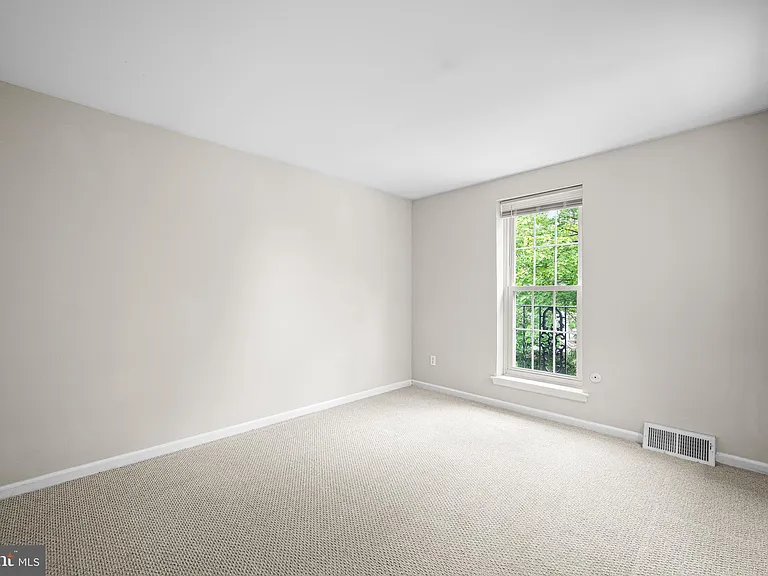 15 Llanfair Rd #D — Photo 18