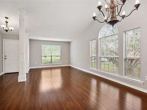 4th image of 974 Valerie Dr