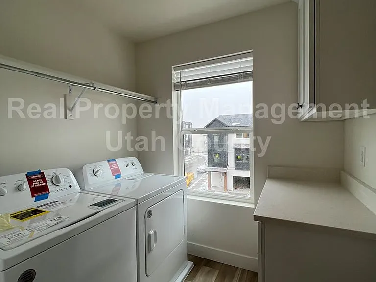 645 E 340 S — Photo 24