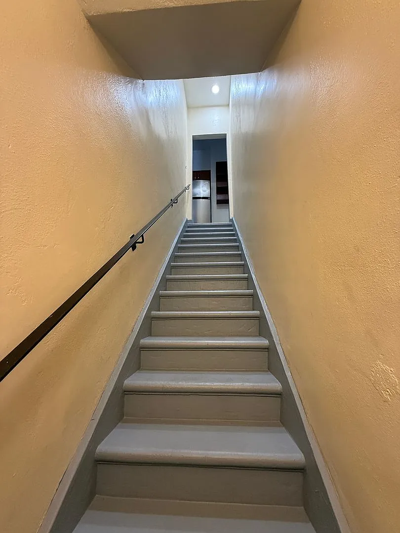103 — Photo 3