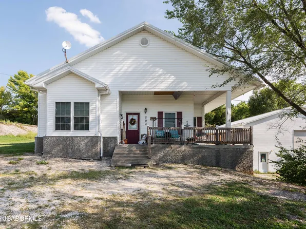 203 S 3rd St, Linn, MO 65051