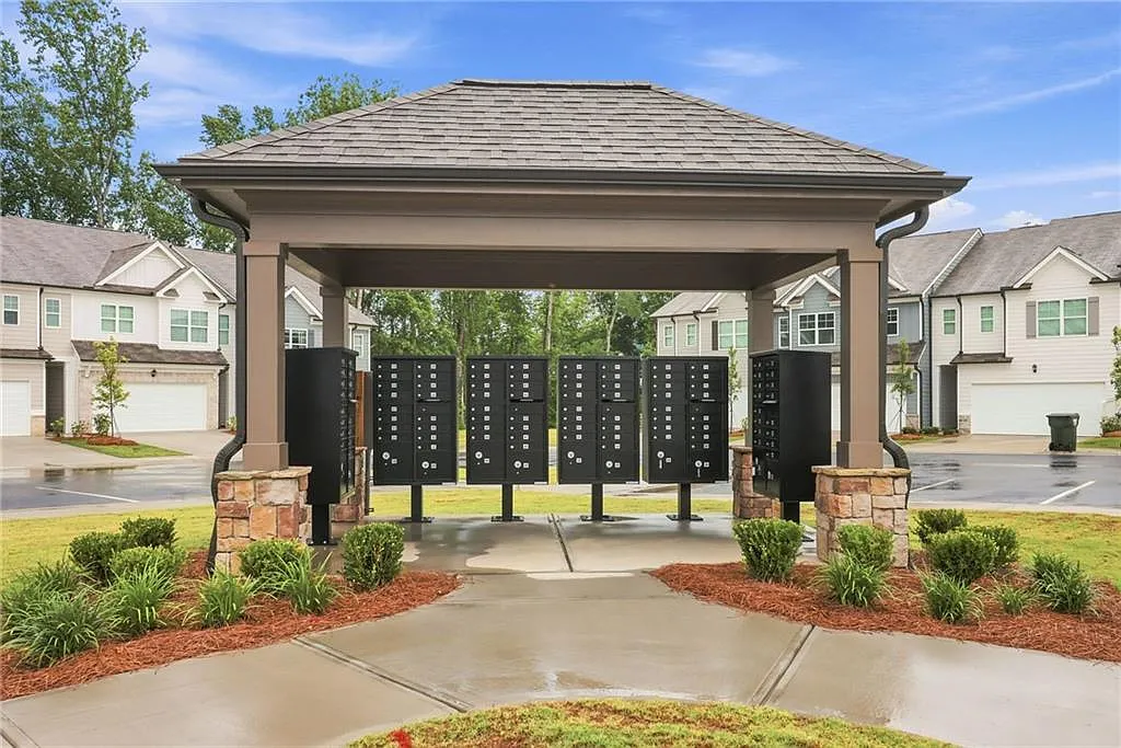 3 bed, 2.5 bath, 1857 sqft, $2,095 — Photo 4